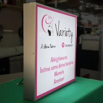 insegna luminosa negozio