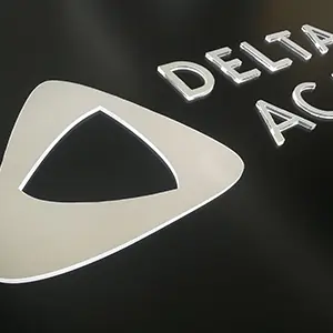 Insegna luminosa logo plexiglass