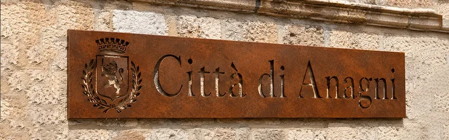 Insegna luminosa in acciaio Corten 